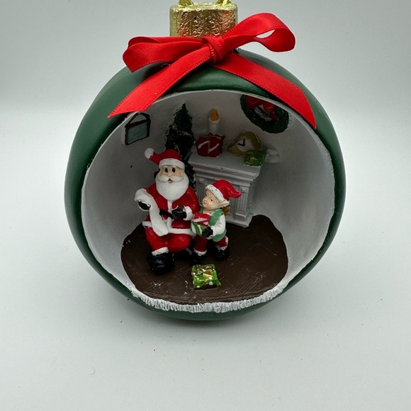 Santa Tabletop Ornament 6” Diorama - Picture 4 of 4